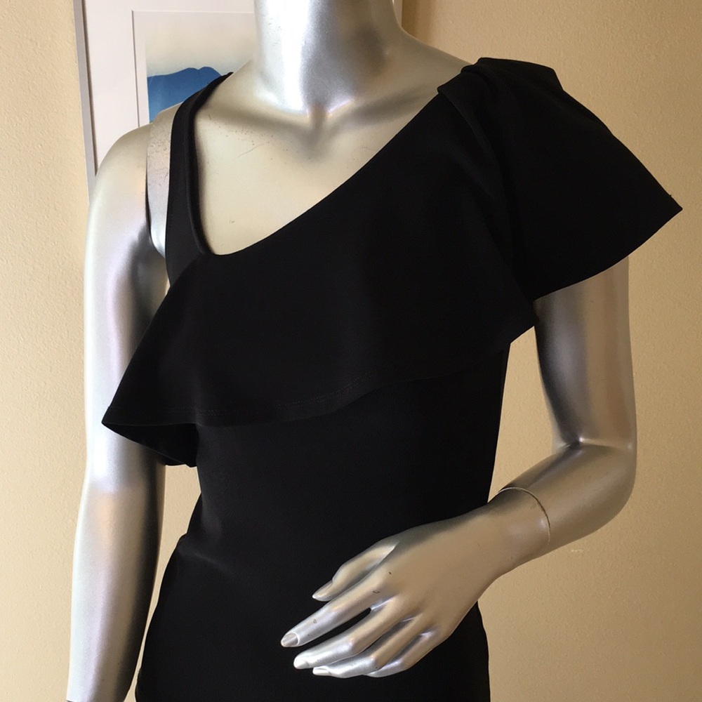 LEITH | Solid Black Ruffle Top - Picture 2 of 11